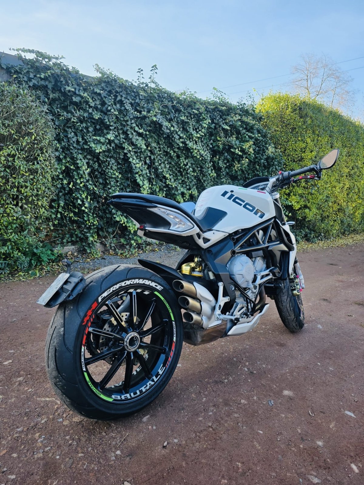 MV Agusta Brutale 800